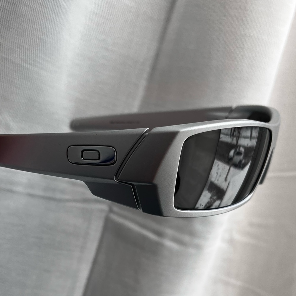 OAKLEY
OO9014 Gascan® X-Silver Collection
POLARIZED